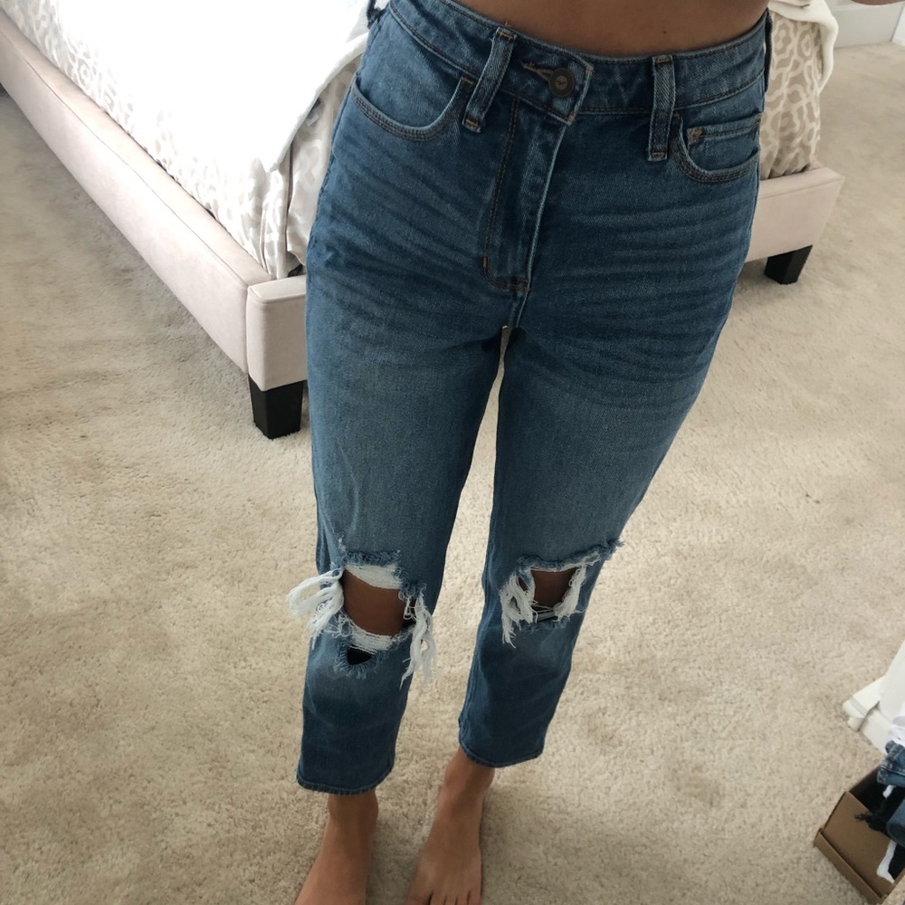 Hollister Ultra High-Rise Mom Jeans Size 25S